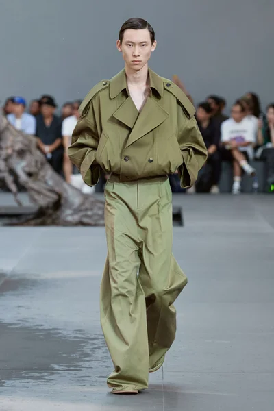 Look 15